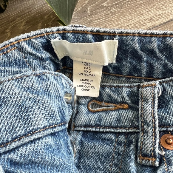 High-Rise Light Wash Straight Jeans - Picture 3 of 3